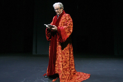 Antonio Garrigues, fotografiado el pasado miércoles en paños teatrales en el escenario de La Abadía, en Madrid.