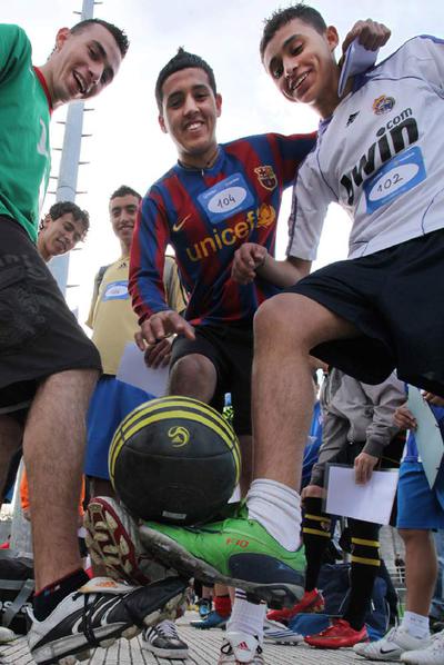 Participantes en el casting del programa  Cracks , en As Cancelas (Santiago).