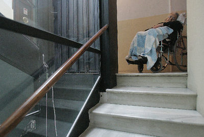 La mayor esperanza de vida y la prevalencia de enfermedades incapacitantes multiplican el riesgo de expolio.