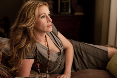 La actriz Julia Roberts en un fotograma de  Come, reza, ama. 