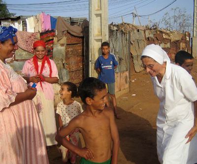 Una monja en un barrio de chabolas cerca de Rabat en 2006.