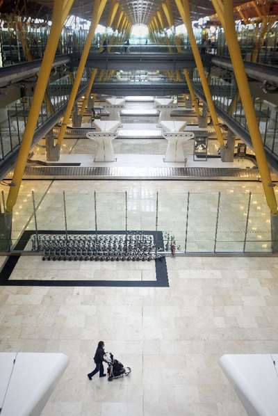 Aspecto que presentaba ayer la T-4 de Barajas.