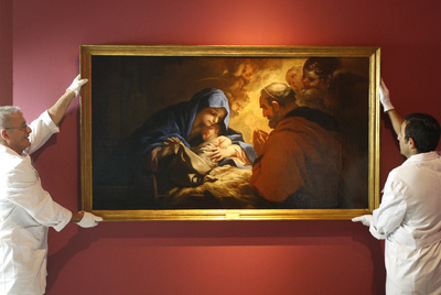 Montaje del cuadro  La natividad,  de Luca Giordano, para la exposición   Colección Casa de Alba,  en el Bellas Artes de Sevilla.