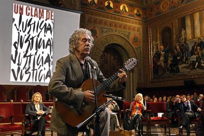 Paco Ibáñez, interpretando el poema de León Felipe  Ya no hay locos en España .