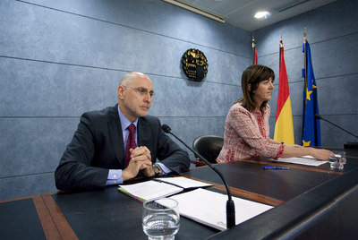 El consejero de Interior, Rodolfo Ares, y la titular de Justicia y portavoz, Idoia Mendia, en la rueda de prensa tras el Consejo de Gobierno de ayer.