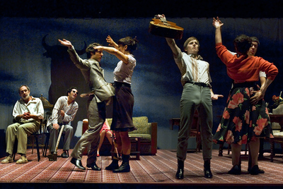 Escena de  Dictadura-Transición-Democracia,  que se representa en el Lliure hasta el 2 de mayo.