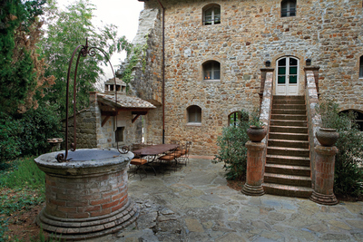  Castiglion del Bosca es el burgo de la Toscana en el que tuvo lugar la presentación del su último lanzamiento. de Ferragamo 