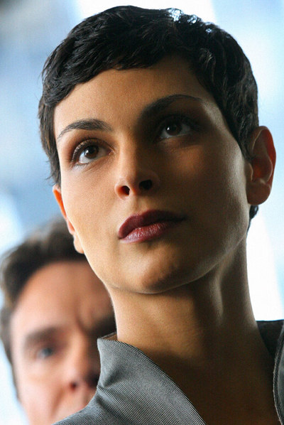 Morena Baccarin, en  Los visitantes.  