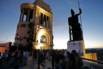 La escultura  Minerva , en la terraza del Círculo de Bellas Artes.