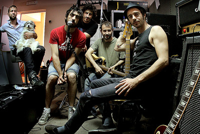 Marc, Pancho, Gerard, Jordi y Miguel Ángel, ayer en la sala de ensayo de La Pulquería.