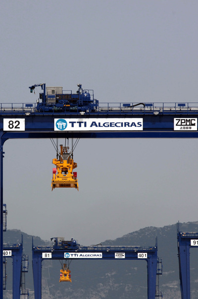 Dos de las grúas de la terminal de Hanjin en Algeciras.