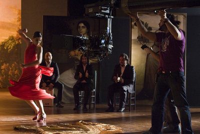 Sara Baras baila en un momento del rodaje de   Flamenco, flamenco,   de Carlos Saura.