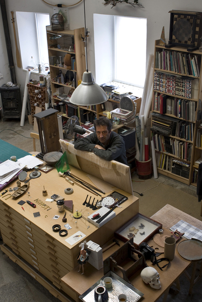 Chema Madoz, en su estudio de Galapagar