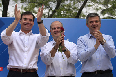 Tomás Gómez, Manuel Chaves y David Lucas, tras el mitin de la  fiesta de la rosa. 
