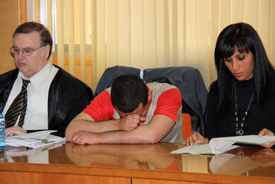 Mohamed Balkhir, acusado de matar a una joven que no se quería casar con él, durante el juicio.