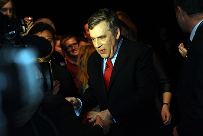 El primer ministro,  Gordon Brown,  visita unos estudios de televisión en larnciudad de Manchester.