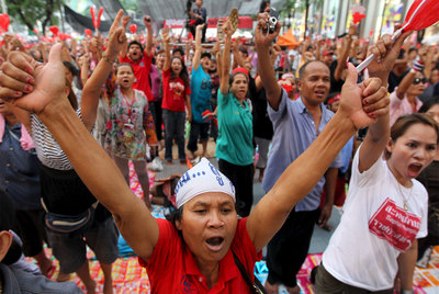 Concentración de  camisas rojas  en el centro de Bangkok.