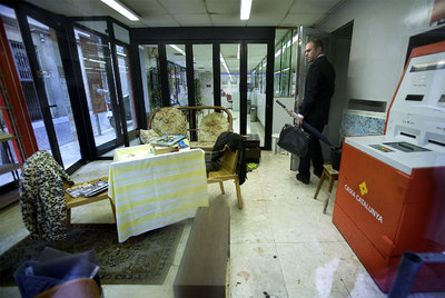 Decorar un cajero como protesta