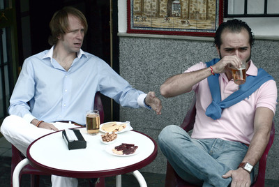 De izquierda a derecha, El Culebra o Fali (Alberto López) y El Cabeza o Rafi (Alfonso Sánchez), en  Trilogía sevillana , producida por Mundo Ficción.