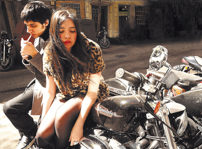  El Madrid de Antonio y Luna es un territorio tomado por tiendas de ropa  vintage,  italianos  take away  y bazares orientales. 