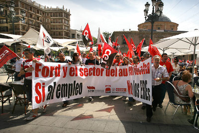 Trabajadores de Ford se manifiestan contra las regulaciones de empleo en el sector del automóvil en Valencia.