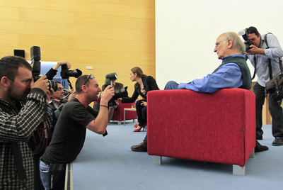 El cineasta Carlos Saura, ayer, en la Ciudad de la Luz, en Alicante.