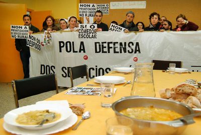 Cacerolada contra los recortes en un comedor escolar