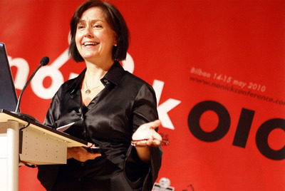 La responsable de las redes sociales en  The New York Times,  Jennifer Preston, durante su conferencia en Bilbao.