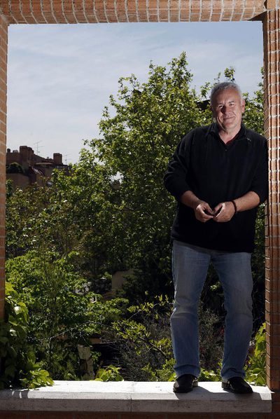 El coordinador general de Izquierda Unida, Cayo Lara, en la sede de la formación en Madrid.