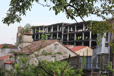 Edificios de la constructora Mahia paralizados en Padrón.