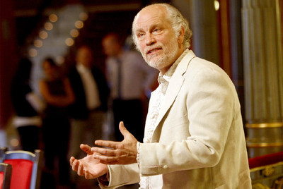 El actor John Malkovich durante la rueda de prensa que ofreció ayer en el Teatro Arriaga de Bilbao.