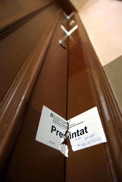 La puerta de entrada a la vivienda del Guinardó.