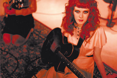  Karen Elson, ex reina de las pasarelas, se descuelga por el folk de los Apalaches en su debut discográfico. 