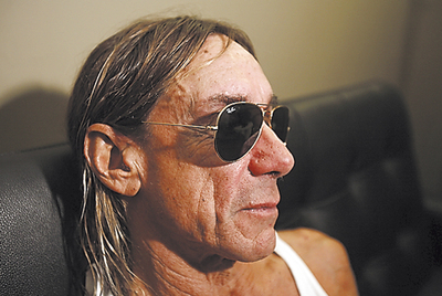  Iggy Pop, con las gafas Ray-Ban Aviator. 