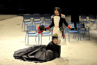 Escena de  Noche de Reyes,  de Shakespeare, dirigida por Josep Maria Mestres.