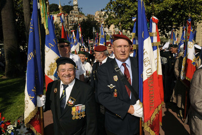 Manifestaciones contra 'fuera de la ley'