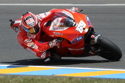 Hayden, durante el entrenamiento de ayer en Le Mans.