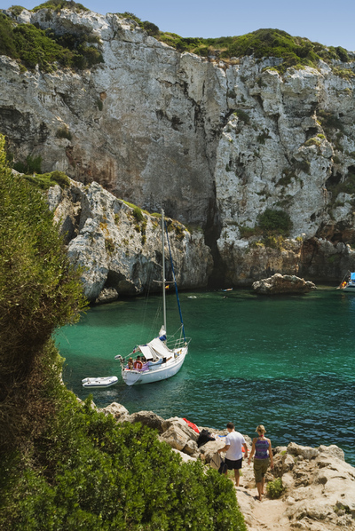 El fondeadero de Calescoves, en Menorca