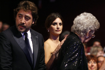 Javier Bardem, Penélope Cruz y Pilar Bardem, al inicio de la gala.