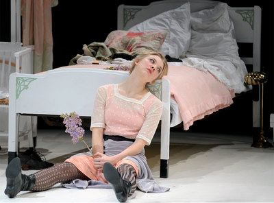 Un momento de  Sweet nothings,  versión   inglesa de la obra de Arthur Schnitzler,  Liebelei , dirigida por Luc Bondy.