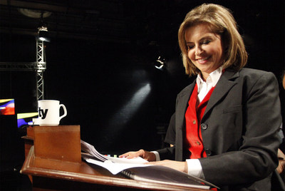 Noemí Sanín, candidata del Partido Conservador, se prepara para el debate televisado del martes.