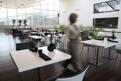 Comedor de Zarabanda, restaurante en el centro Miguel Delibes de Valladolid.