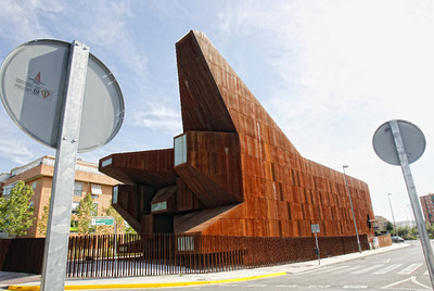 La parroquia de Santa Mónica en Rivas fue premiada como el mejor diseño de iglesia de 2008 por la prestigiosa revista  Wallpaper. 