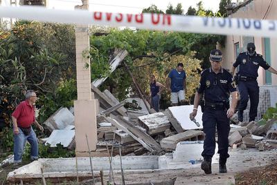 Mueren un niño y su abuela sepultados por un derrumbe en Vila-real