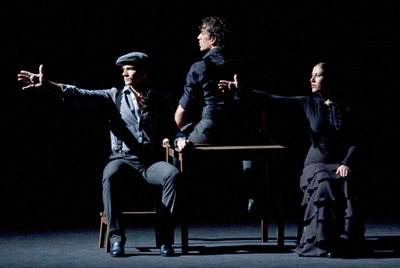 Los tres intérpretes de  Momentos:  Jonatan Miró, David Coria y Guadalupe Torres.