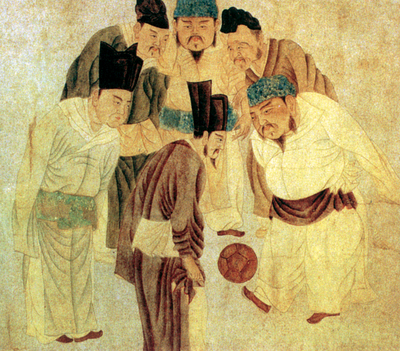 Ilustración anónima del emperador Taizú, mostrando sus habilidades con el balón a sus cortesanos, incluida en  Libro del fútbol  (451 Editores), con la coordinación de Pablo Nacach.