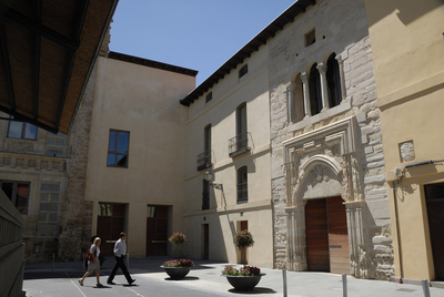 El restaurado  palacio del Conde Luna, en el centro de León.
