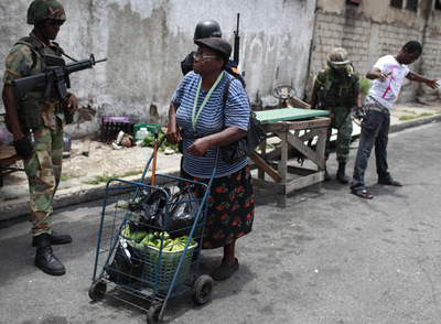 El Ejército vigila el barrio de Tivoli Gardens, base de los capos jamaicanos.
