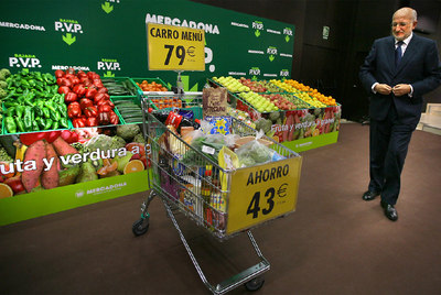 El presidente de Mercadona, Juan Roig, en uno de los supermercados de la cadena.