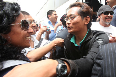 Activistas del barco irlandés  Rachel Corrie,  apresado el sábado cuando se dirigía a Gaza, llegan a Jordania tras ser deportados por las autoridades israelíes.